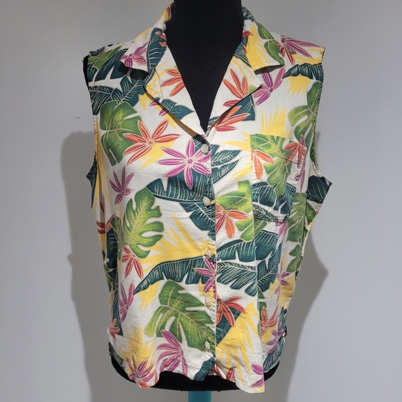 Erika Tops - Erika Sleeveless Button Down Collared Blouse Size Medium Tropical Print